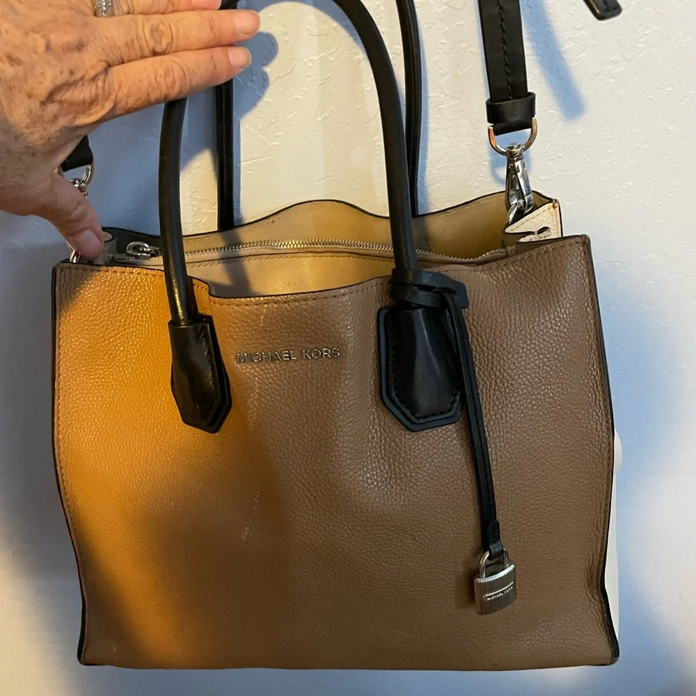 Michael Kors purse - Picture 4 of 8